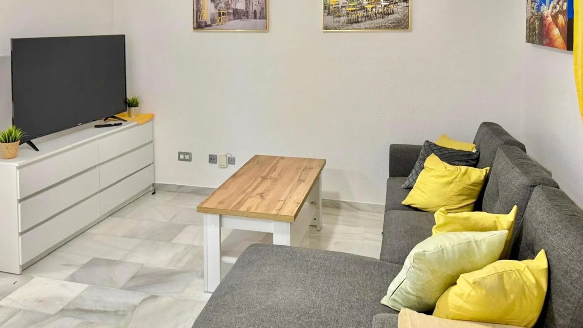 Apartment In Roquetas De Mar
